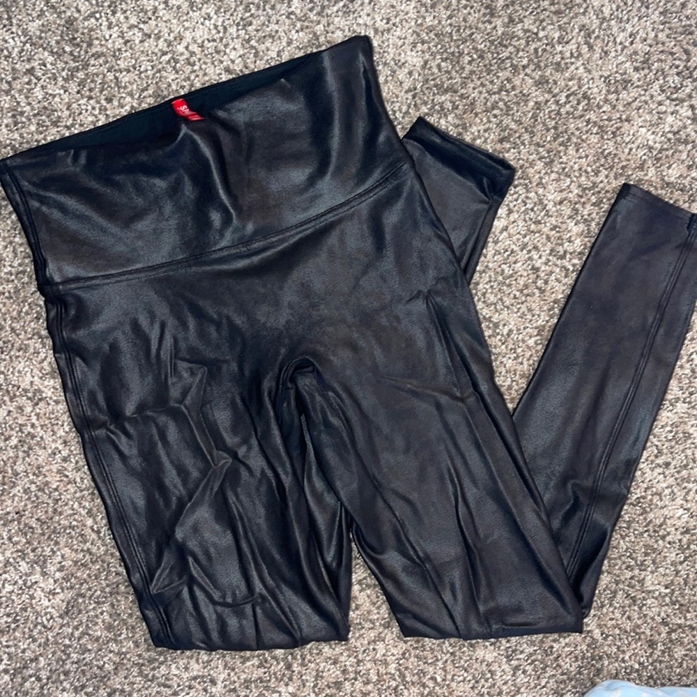 SPANX LIKE NEW CONDITION! Size M. Faux leather leggings!